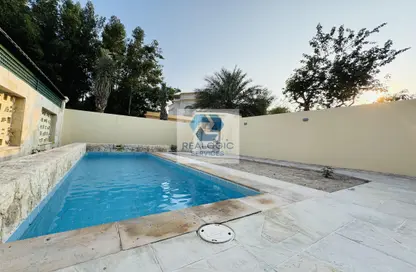 Villa - 5 Bedrooms - 4 Bathrooms for rent in Mahooz - Manama - Capital Governorate