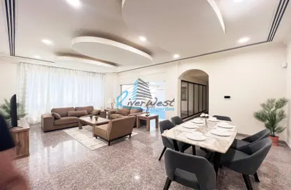 Apartment - 2 Bedrooms - 3 Bathrooms for rent in Busaiteen - Muharraq Governorate