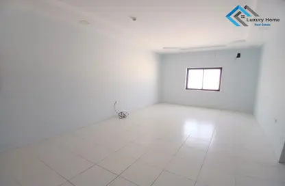 Apartment - 3 Bedrooms - 3 Bathrooms for rent in Busaiteen - Muharraq Governorate