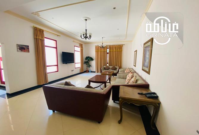 Penthouse - 4 Bedrooms - 5 Bathrooms for rent in Al Juffair - Capital Governorate