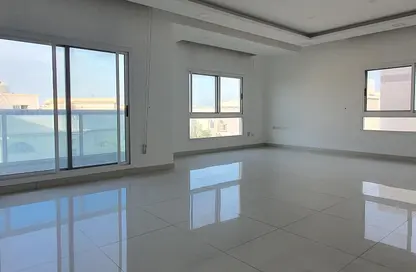 Apartment - 3 Bedrooms - 2 Bathrooms for rent in Arad - Muharraq Governorate