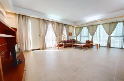 Apartment - 2 Bedrooms - 3 Bathrooms for rent in Exhibition Road - Hoora - Capital Governorate