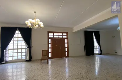 Villa - 4 Bedrooms - 5 Bathrooms for rent in Busaiteen - Muharraq Governorate