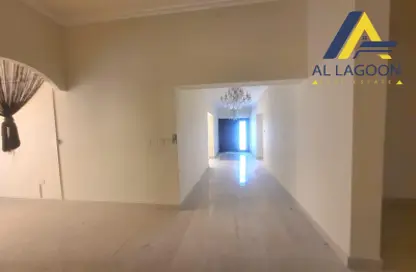 Villa - 5 Bedrooms - 7 Bathrooms for rent in Arad - Muharraq Governorate