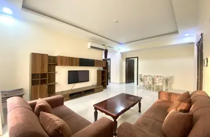 Apartment - 2 Bedrooms - 2 Bathrooms for rent in Um Al Hasam - Manama - Capital Governorate