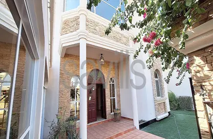 Villa - 6 Bedrooms - 3 Bathrooms for rent in Zinj - Manama - Capital Governorate