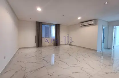 Apartment - 2 Bedrooms - 2 Bathrooms for rent in Karbabad - Manama - Capital Governorate