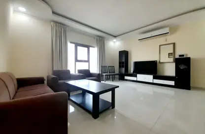 Apartment - 2 Bedrooms - 2 Bathrooms for rent in Um Al Hasam - Manama - Capital Governorate