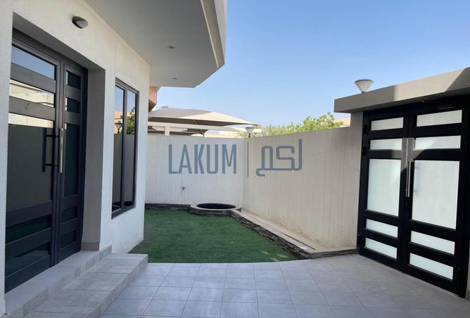 Villa - 5 Bedrooms - 6 Bathrooms for sale in Tubli - Central Governorate