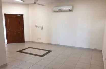 Office Space - Studio - 1 Bathroom for rent in Exhibition Road - Hoora - Capital Governorate