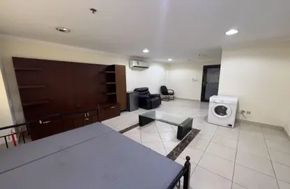 Apartment - 1 Bathroom for rent in Gudaibiya - Manama - Capital Governorate