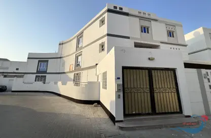 Villa - 5 Bedrooms - 6 Bathrooms for rent in Sanad - Central Governorate