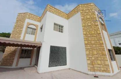 Villa - 4 Bedrooms - 5 Bathrooms for rent in Zinj - Manama - Capital Governorate