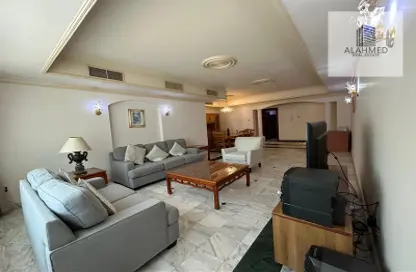 Apartment - 2 Bedrooms - 3 Bathrooms for rent in Al Juffair - Capital Governorate