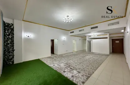 Apartment - 4 Bedrooms - 3 Bathrooms for rent in Sanabis - Manama - Capital Governorate