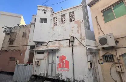 Villa - 3 Bedrooms - 2 Bathrooms for sale in Muharraq - Muharraq Governorate