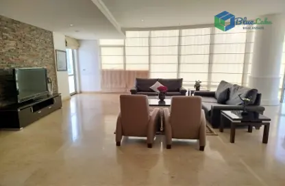 Apartment - 3 Bedrooms - 4 Bathrooms for rent in Al Juffair - Capital Governorate