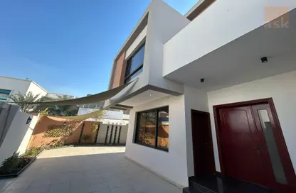 Villa - 4 Bedrooms - 5 Bathrooms for sale in Janabiya - Northern Governorate