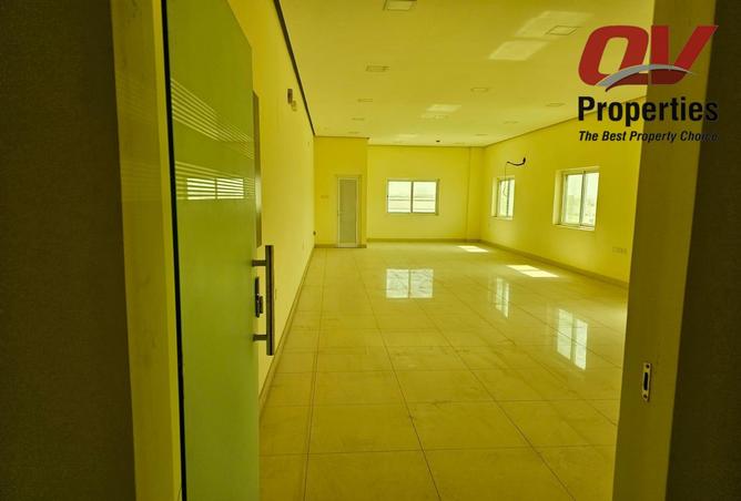 Office Space - Studio - 1 Bathroom for rent in Salmabad - Central Governorate