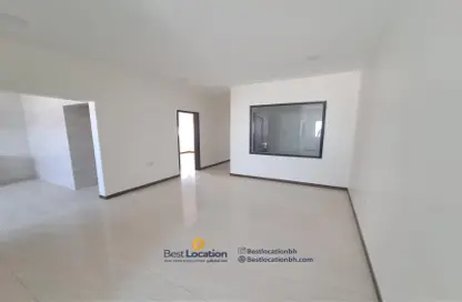 Apartment - 3 Bedrooms - 2 Bathrooms for rent in Muharraq - Muharraq Governorate