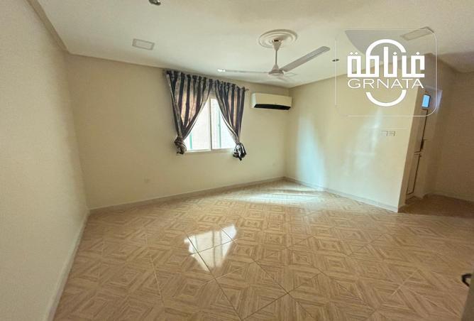 Apartment - 2 Bedrooms - 2 Bathrooms for rent in Sanabis - Manama - Capital Governorate