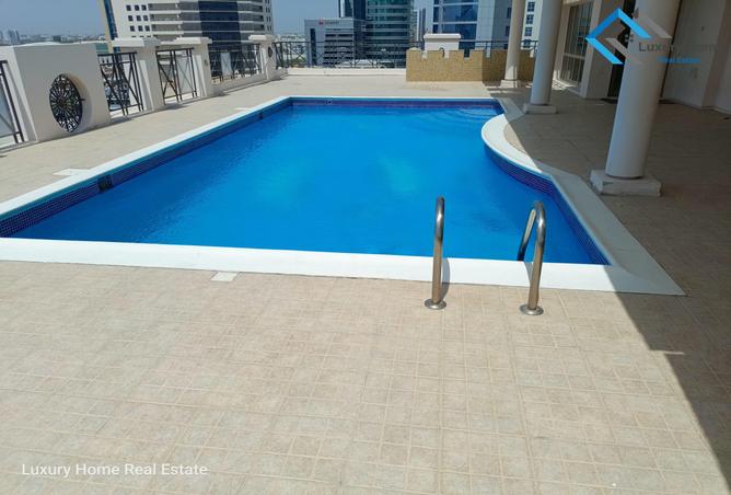 Full Floor - Studio - 5 Bathrooms for rent in Seef - Capital Governorate