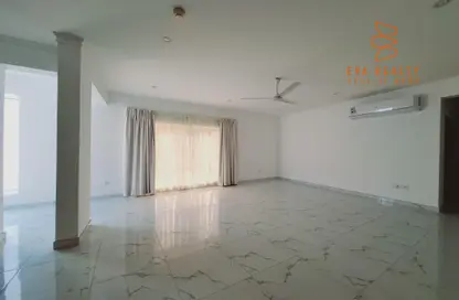 Apartment - 3 Bedrooms - 4 Bathrooms for rent in Zinj - Manama - Capital Governorate