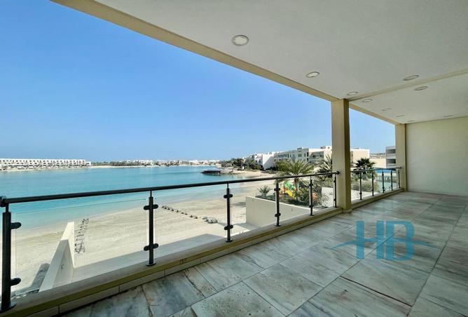 Villa - 7 Bedrooms for rent in Murjan - Amwaj Islands - Muharraq Governorate