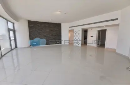 Apartment - 2 Bedrooms - 3 Bathrooms for rent in Sanabis - Manama - Capital Governorate