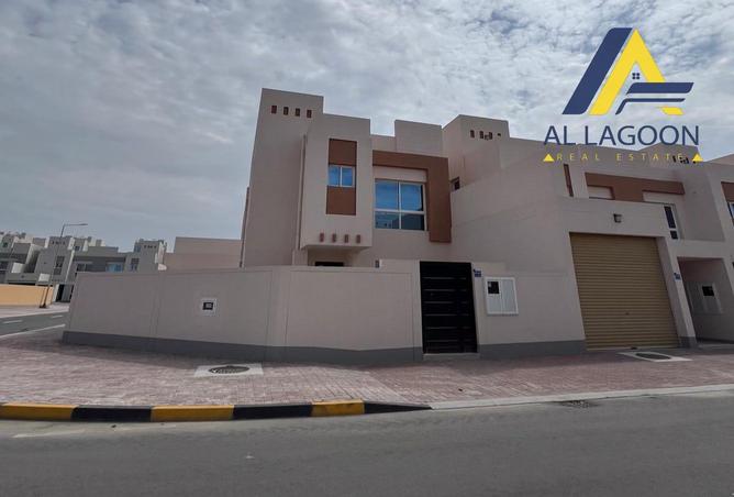 Villa - 4 Bedrooms - 5 Bathrooms for sale in Jannusan - Northern Governorate