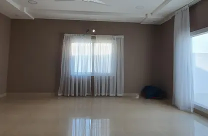 Apartment - 3 Bedrooms - 4 Bathrooms for rent in Hidd - Muharraq Governorate