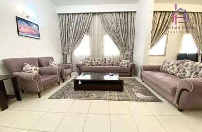 Apartment - 2 Bedrooms - 3 Bathrooms for sale in Sanabis - Manama - Capital Governorate