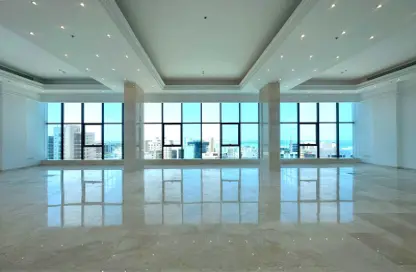 Empty Room image for: Office Space - Studio - 4 Bathrooms for rent in Seef - Capital Governorate, Image 1