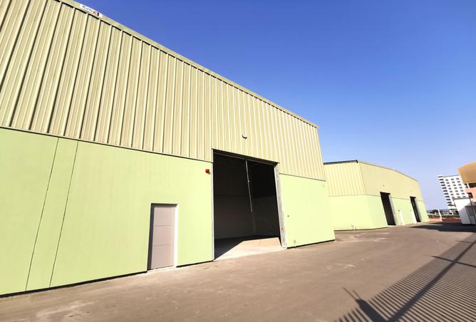 Warehouse - Studio - 2 Bathrooms for rent in Hidd - Muharraq Governorate