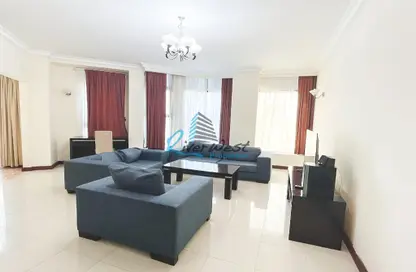 Duplex - 2 Bedrooms - 3 Bathrooms for rent in Al Juffair - Capital Governorate