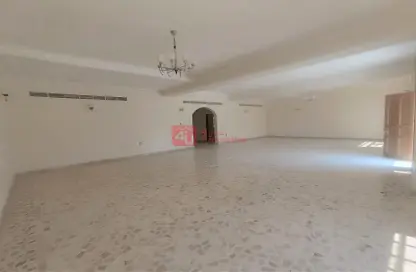 Villa - 6 Bedrooms - 6 Bathrooms for rent in Tubli - Central Governorate