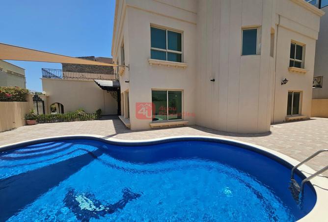 Villa - 4 Bedrooms - 5 Bathrooms for rent in Busaiteen - Muharraq Governorate