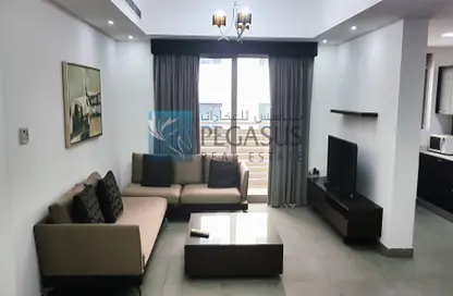 Living Room image for: Apartment - 2 Bedrooms - 3 Bathrooms for rent in Al Juffair - Capital Governorate, Image 1