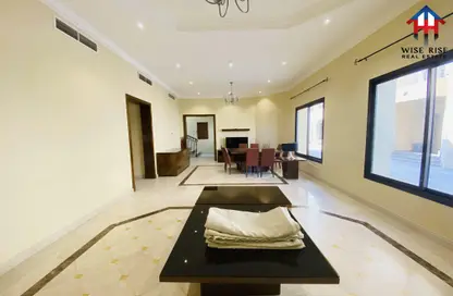 Compound - 4 Bedrooms - 5 Bathrooms for rent in Busaiteen - Muharraq Governorate