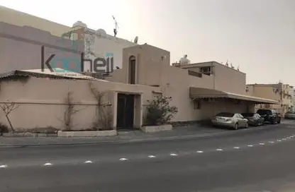 Villa - 5 Bedrooms - 4 Bathrooms for sale in Isa Town - Central Governorate