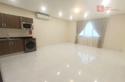 Apartment - 1 Bedroom - 1 Bathroom for rent in Al Burhama - Manama - Capital Governorate