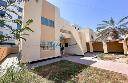 Villa - 4 Bedrooms - 4 Bathrooms for sale in Mahooz - Manama - Capital Governorate