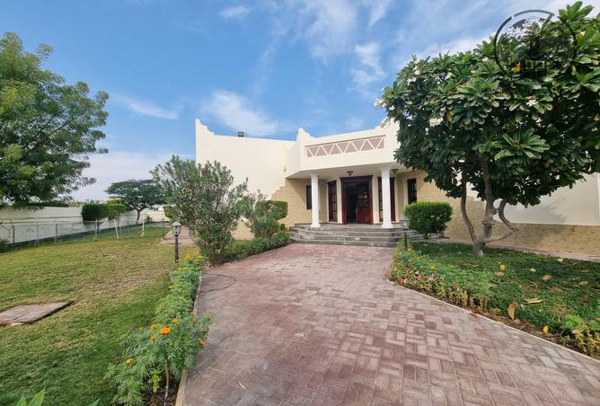 Villa - 4 Bedrooms - 4 Bathrooms for rent in Saar - Northern Governorate