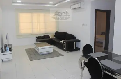 Living / Dining Room image for: Apartment - 3 Bedrooms - 3 Bathrooms for rent in Janabiya - Northern Governorate, Image 1