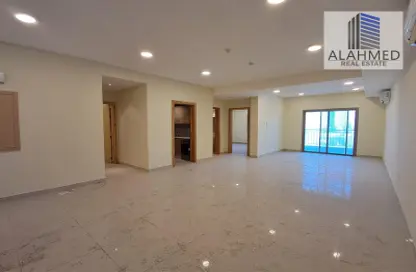 Apartment - 2 Bedrooms - 2 Bathrooms for rent in Sanabis - Manama - Capital Governorate