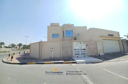 Villa - 4 Bedrooms - 5 Bathrooms for rent in Hamad Town - Northern Governorate