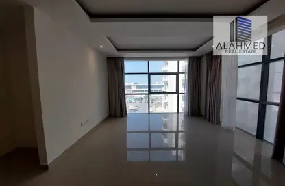 Apartment - 2 Bedrooms - 3 Bathrooms for rent in Busaiteen - Muharraq Governorate