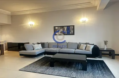 Apartment - 2 Bedrooms - 4 Bathrooms for rent in Zinj - Manama - Capital Governorate