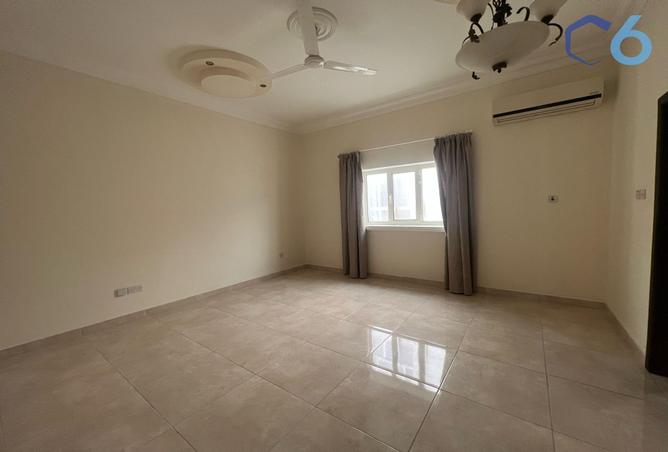 Apartment - 3 Bedrooms - 3 Bathrooms for rent in Seef - Capital Governorate