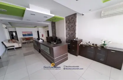 Full Floor - Studio - 2 Bathrooms for rent in Busaiteen - Muharraq Governorate